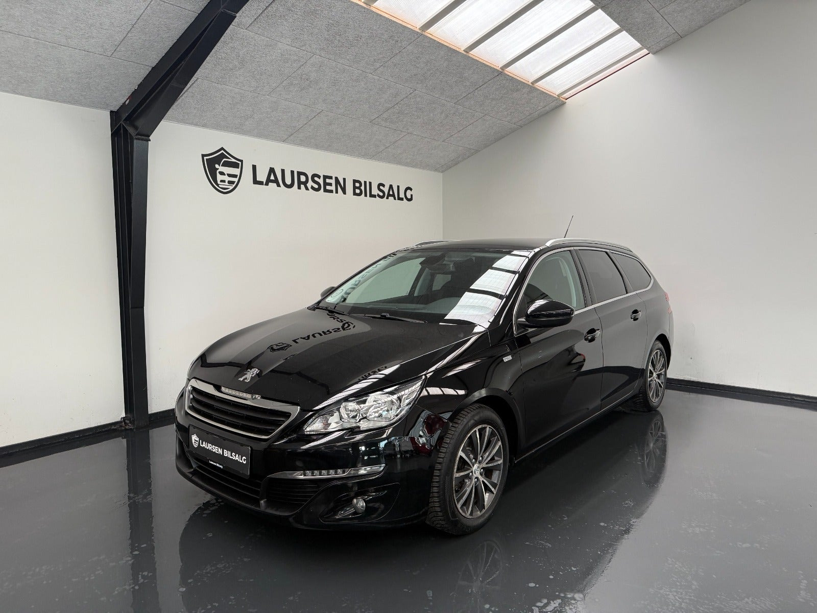 Sort Peugeot 308 fra 2015