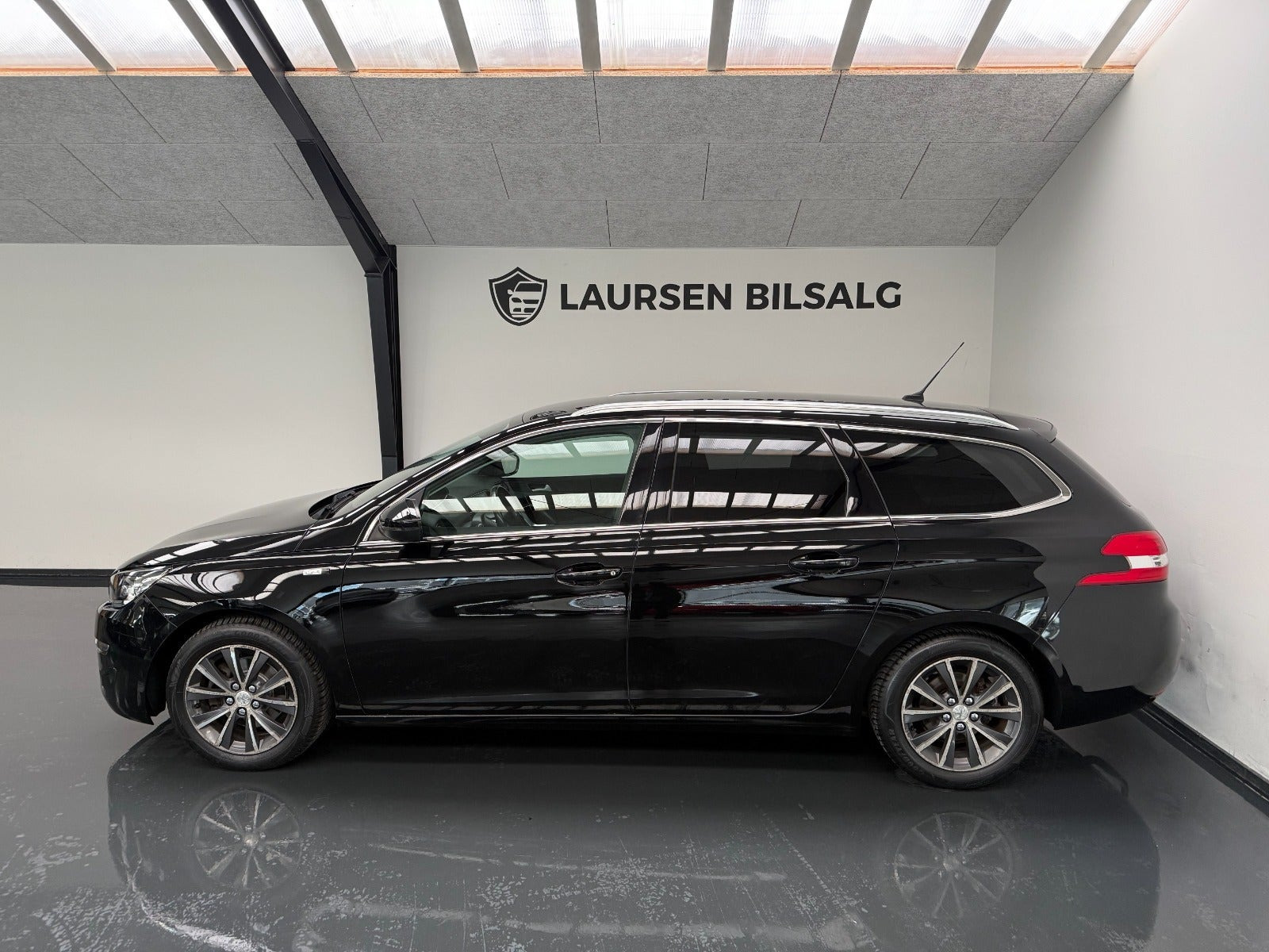 Sort Peugeot 308 fra 2015
