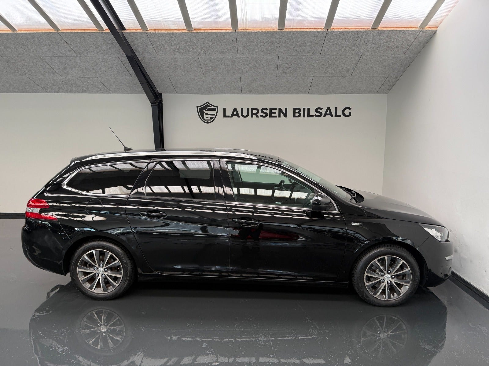 Sort Peugeot 308 fra 2015