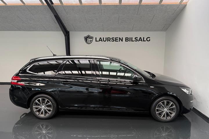 Sort Peugeot 308 fra 2015