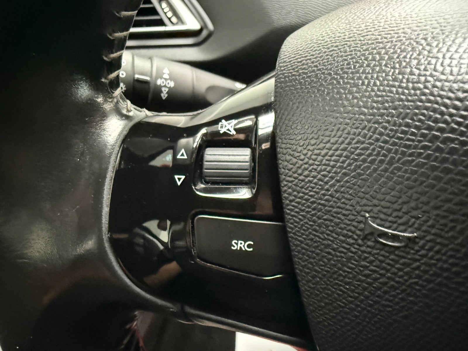 Sort Peugeot 308 fra 2015