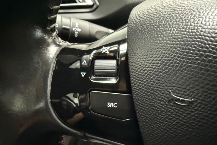 Sort Peugeot 308 fra 2015