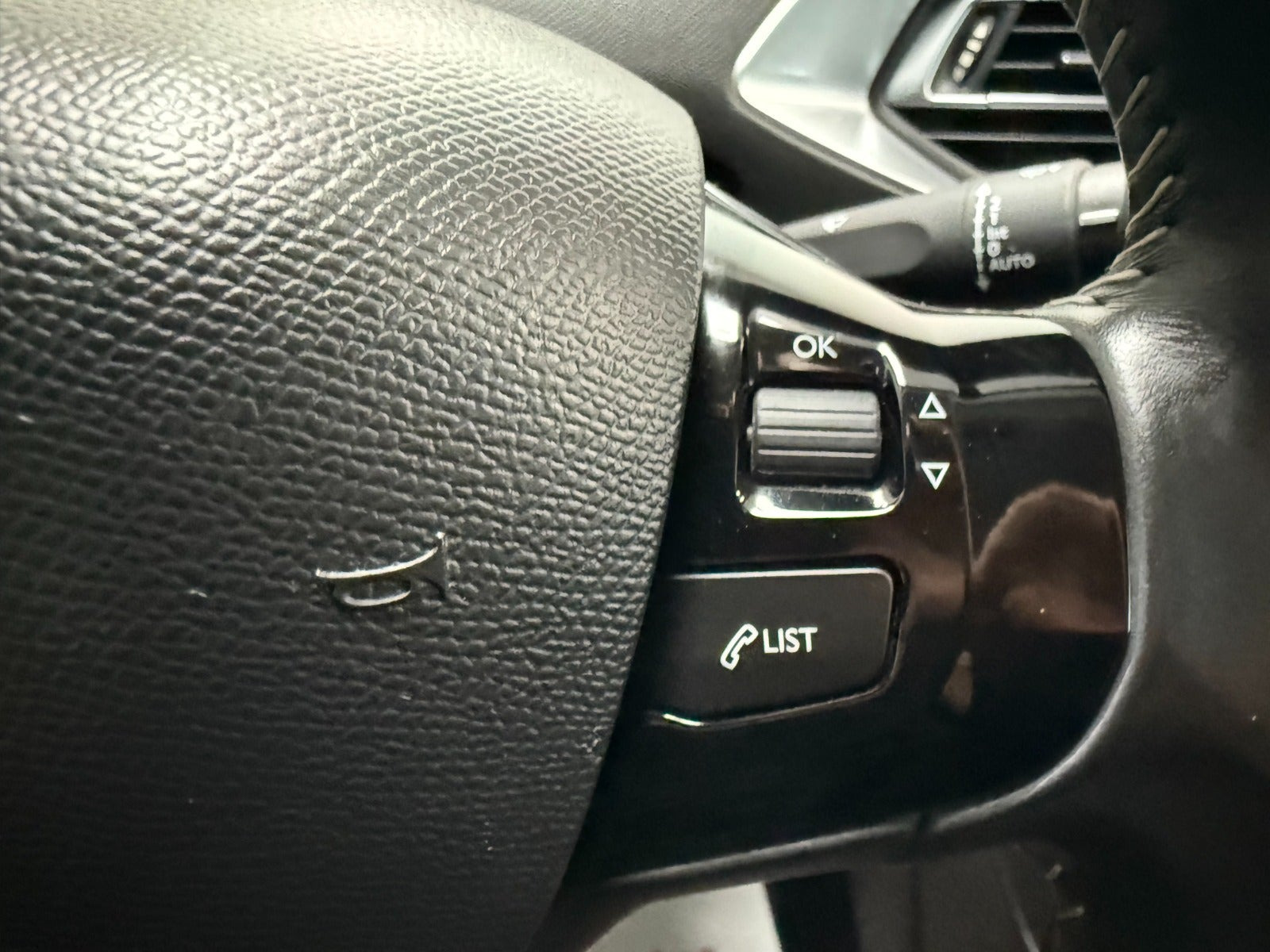 Sort Peugeot 308 fra 2015