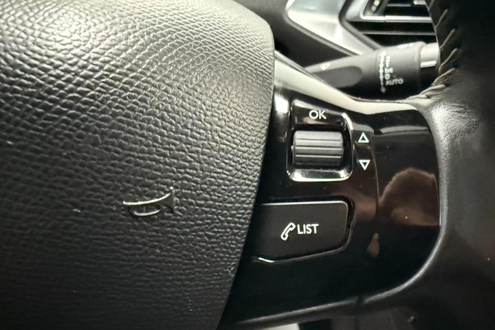 Sort Peugeot 308 fra 2015