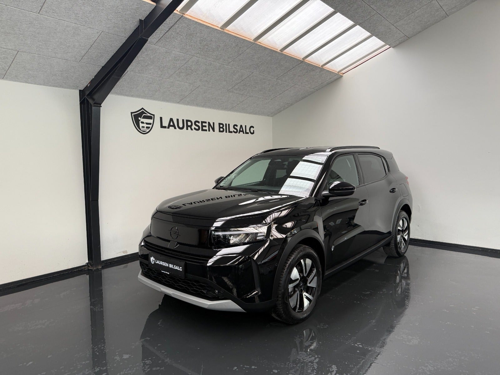 Sort Opel Frontera fra 2025