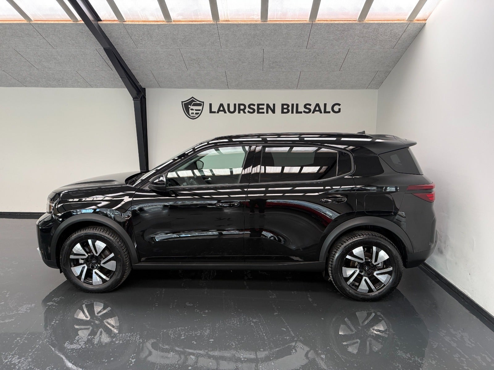 Sort Opel Frontera fra 2025