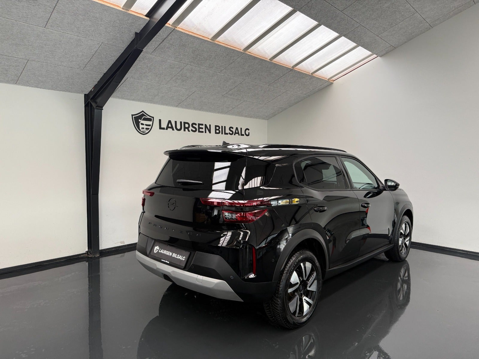 Sort Opel Frontera fra 2025