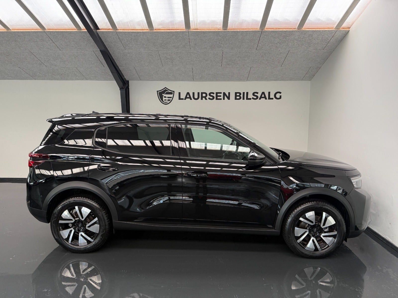 Sort Opel Frontera fra 2025