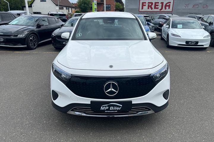 Hvid Mercedes EQB250+ fra 2024