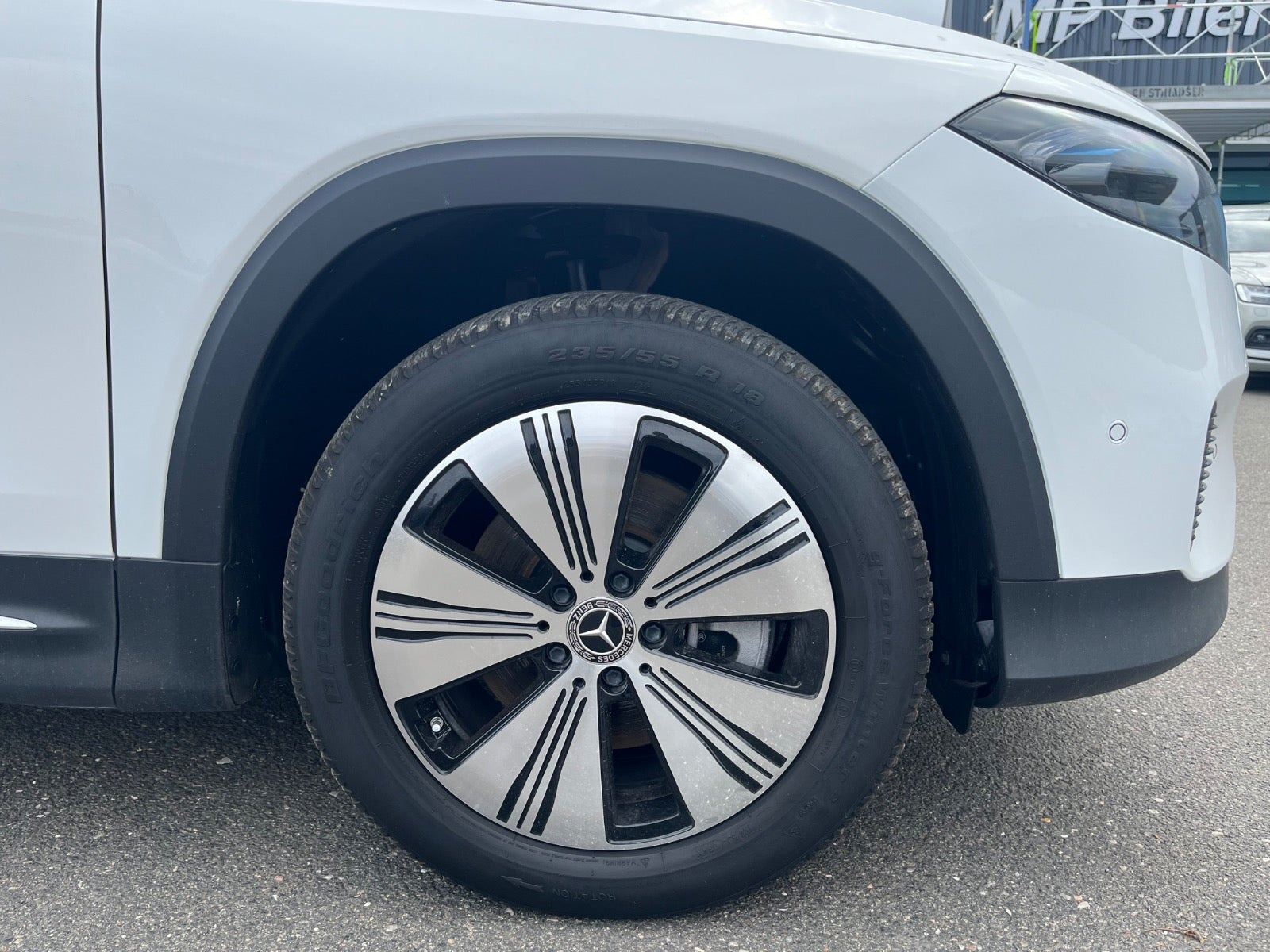 Hvid Mercedes EQB250+ fra 2024