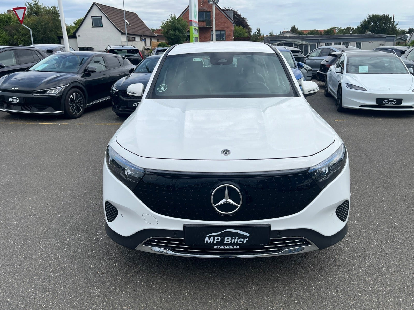 Hvid Mercedes EQB250+ fra 2024