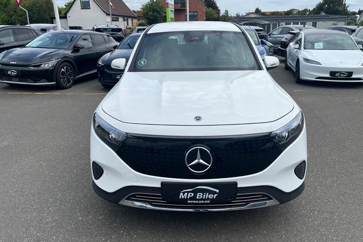 Hvid Mercedes EQB250+ fra 2024