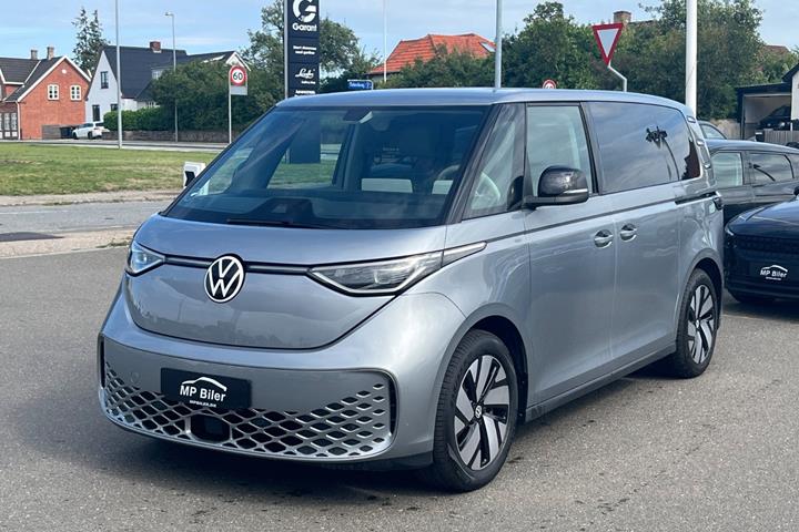 Grå VW ID.Buzz fra 2023 set udefra
