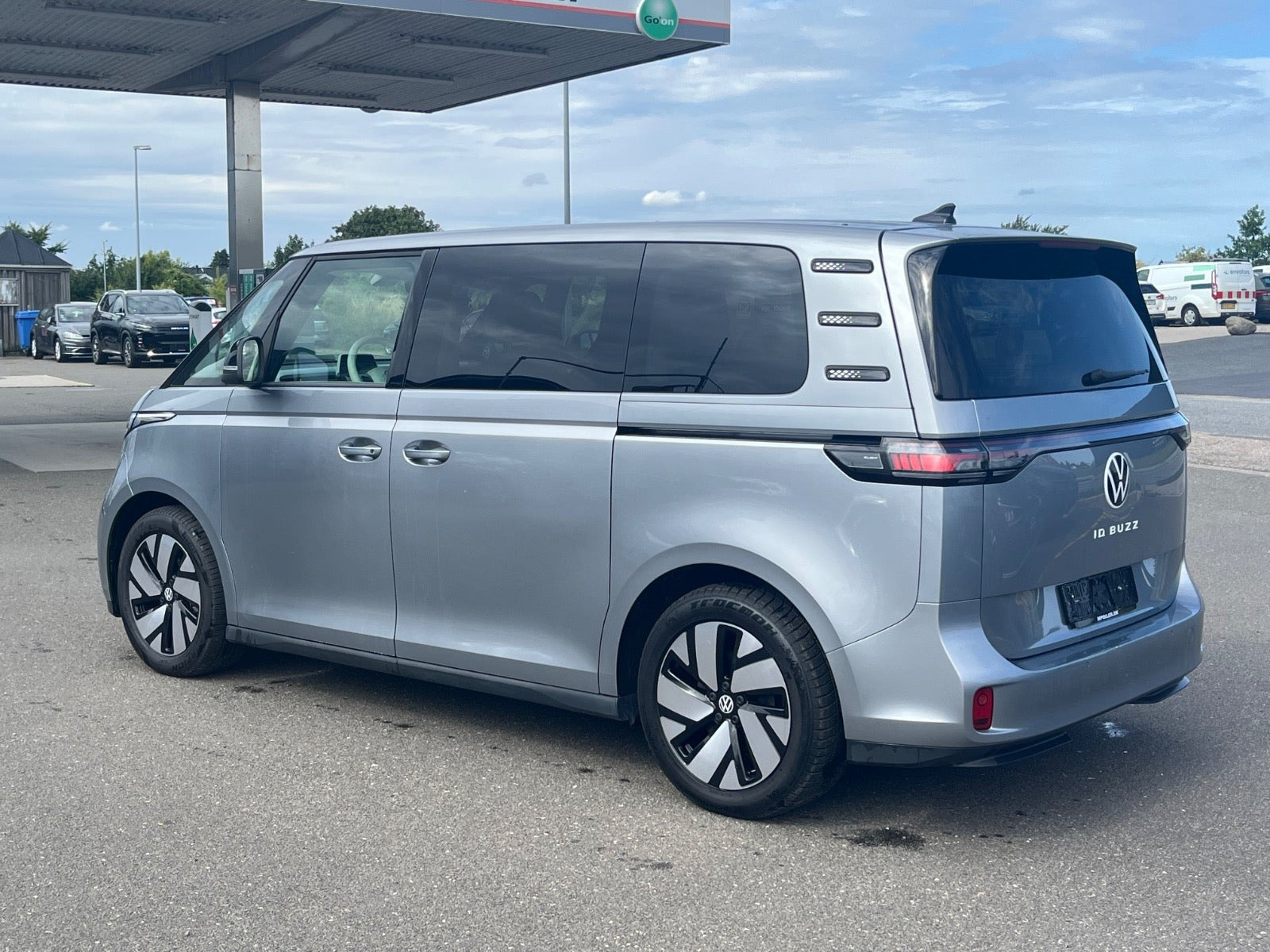 Grå VW ID.Buzz fra 2023