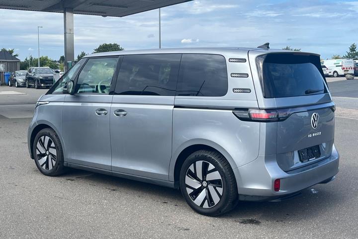 Grå VW ID.Buzz fra 2023