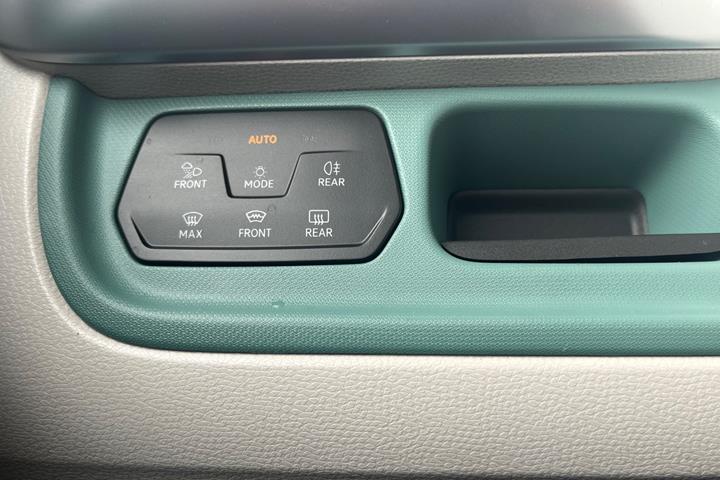 Grå VW ID.Buzz fra 2023