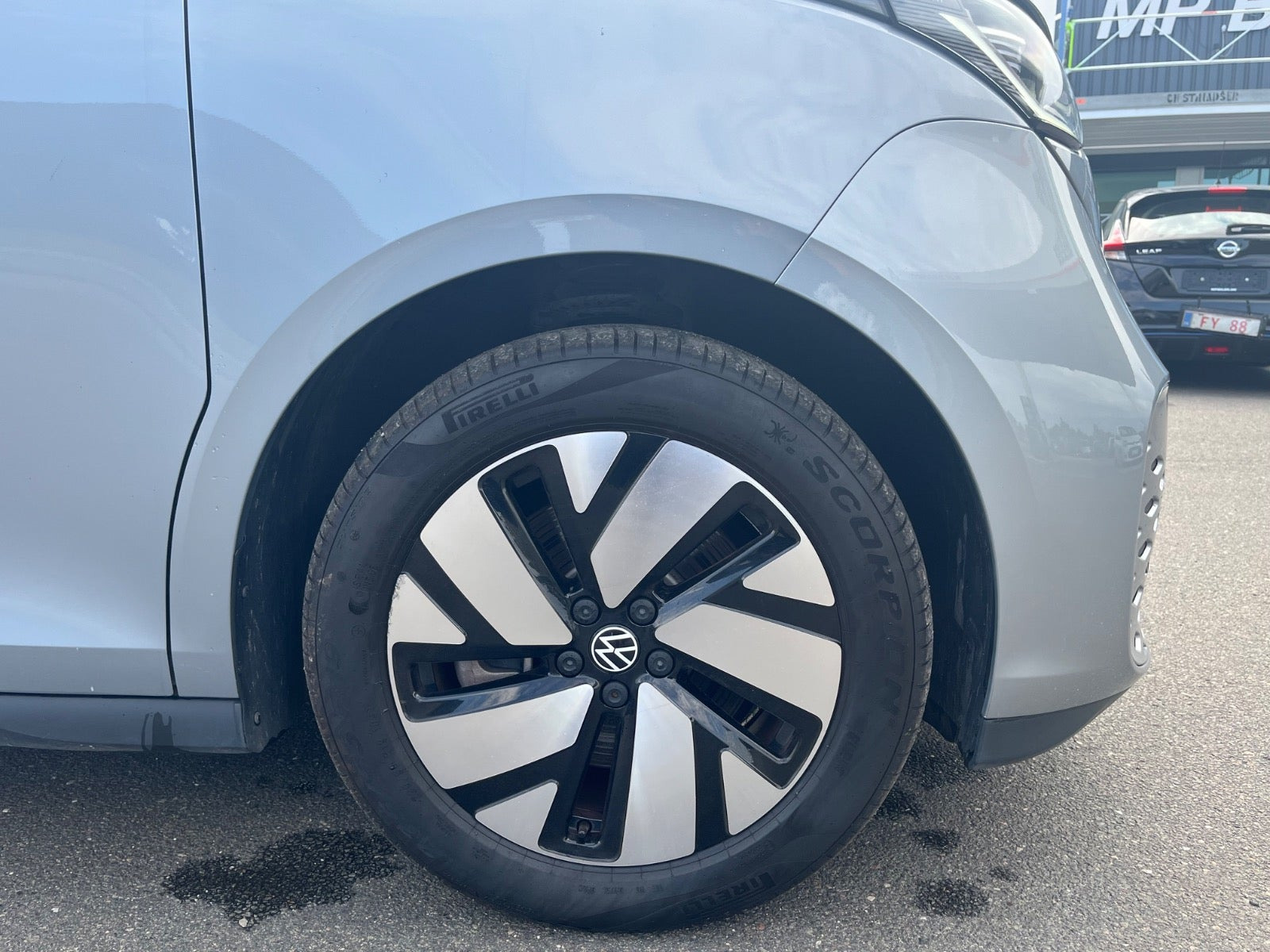 Grå VW ID.Buzz fra 2023