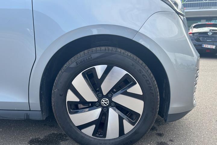 Grå VW ID.Buzz fra 2023