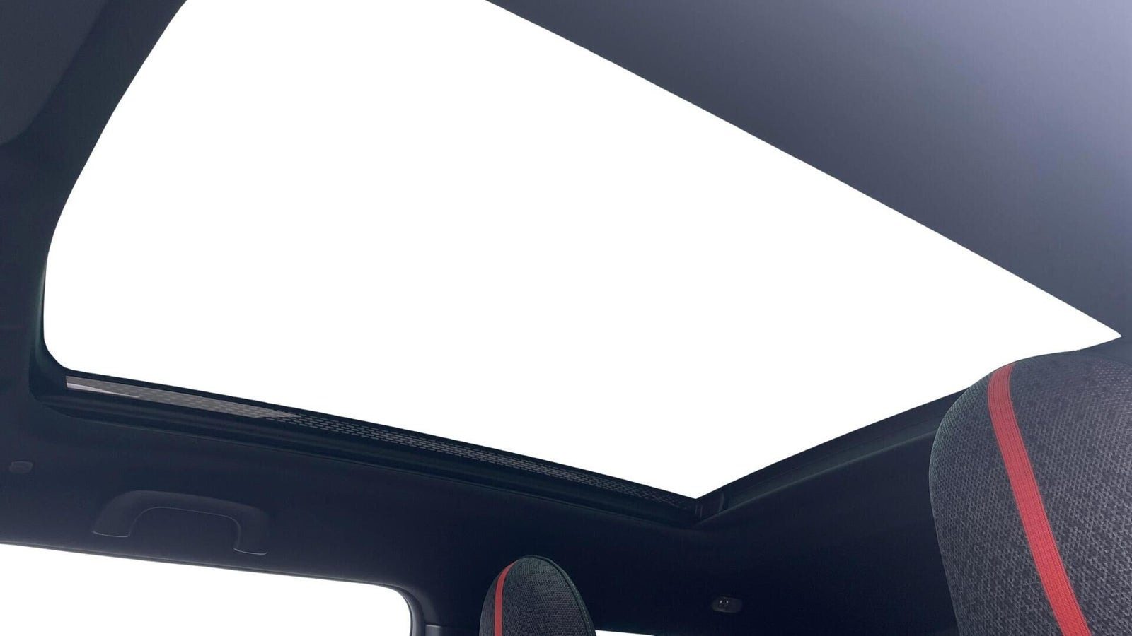 Rød Mini Cooper E fra 2024