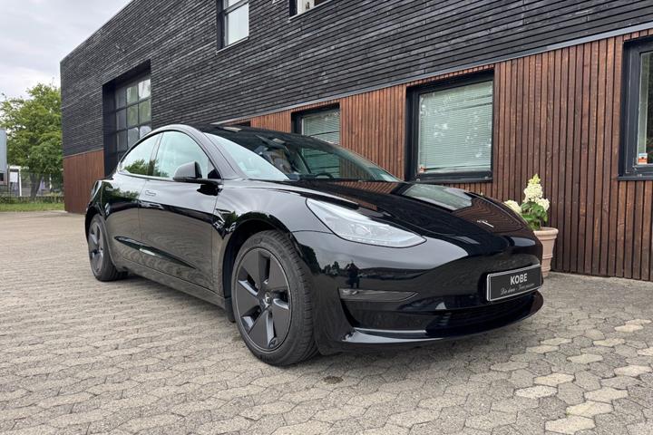 Sort Tesla Model 3 fra 2023