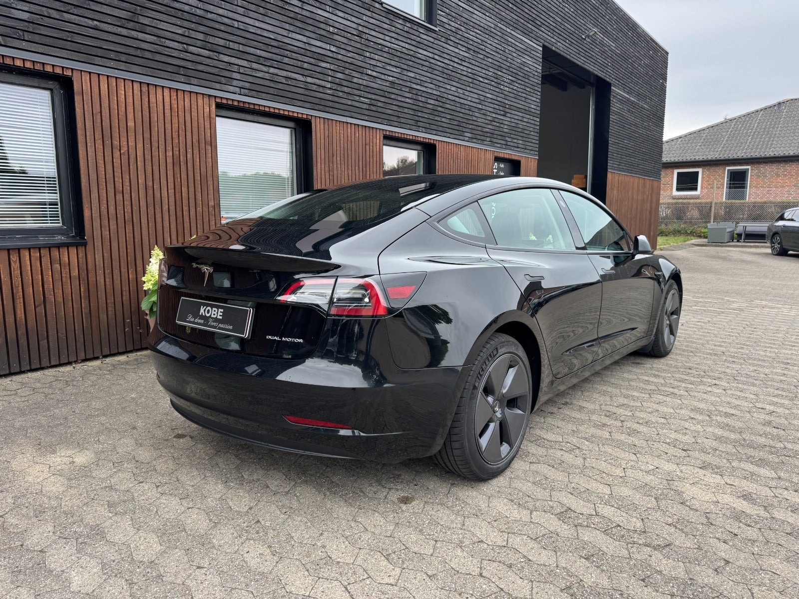 Sort Tesla Model 3 fra 2023