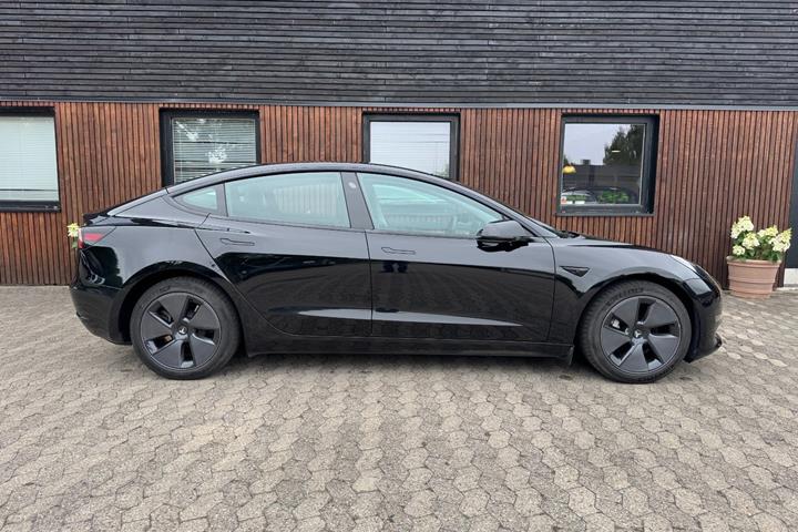 Sort Tesla Model 3 fra 2023