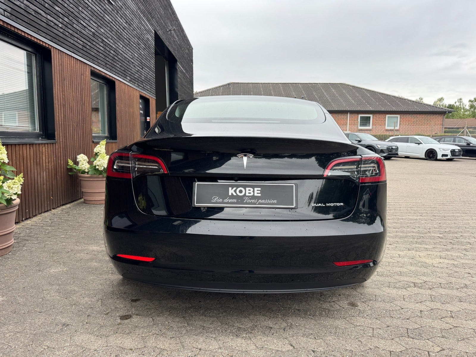 Sort Tesla Model 3 fra 2023
