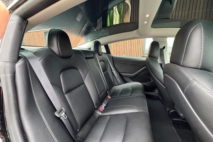 Sort Tesla Model 3 fra 2023