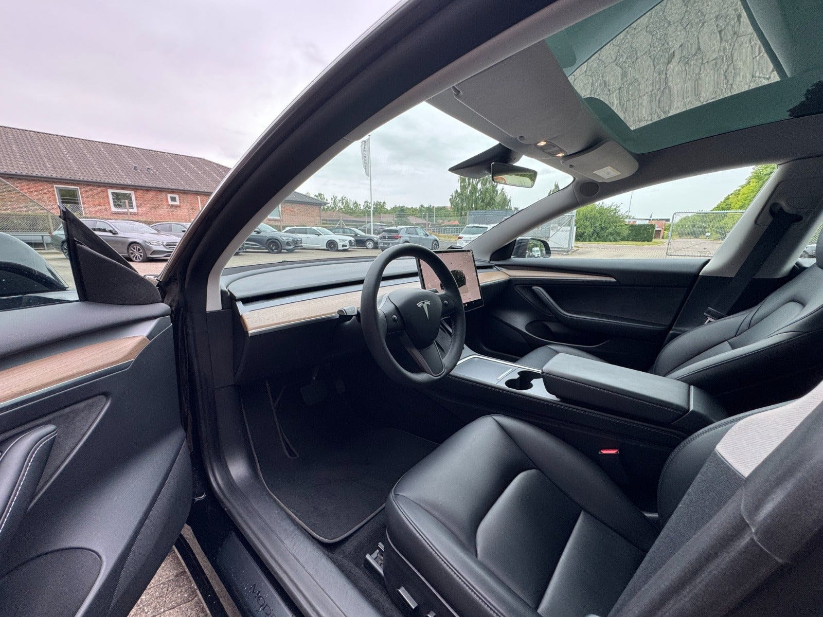 Sort Tesla Model 3 fra 2023