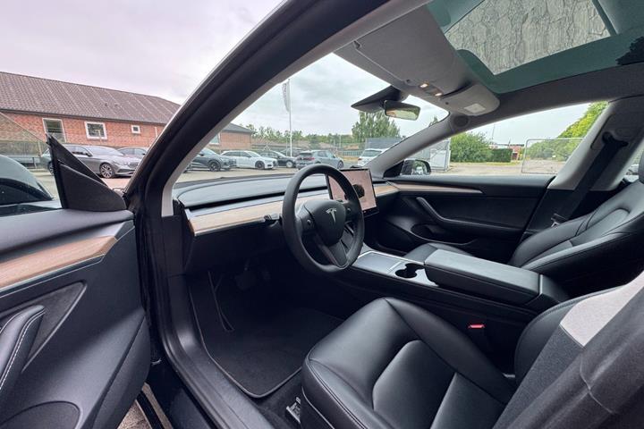 Sort Tesla Model 3 fra 2023