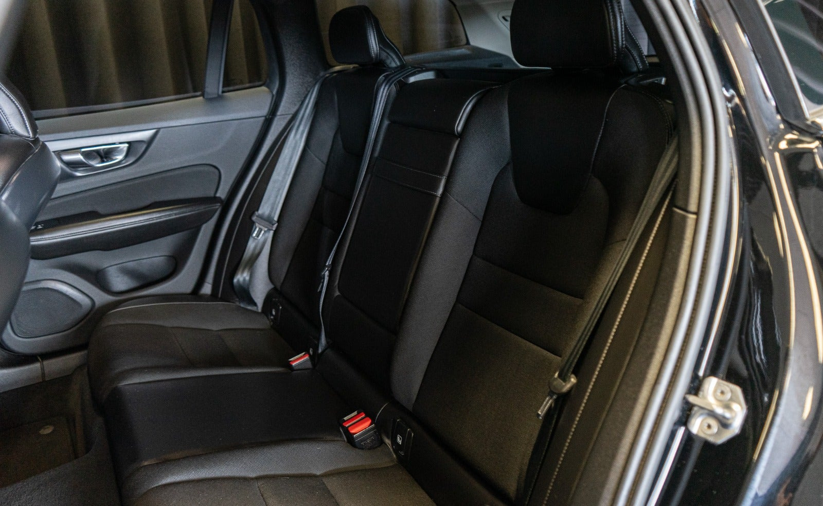Sort Volvo V60 fra 2020