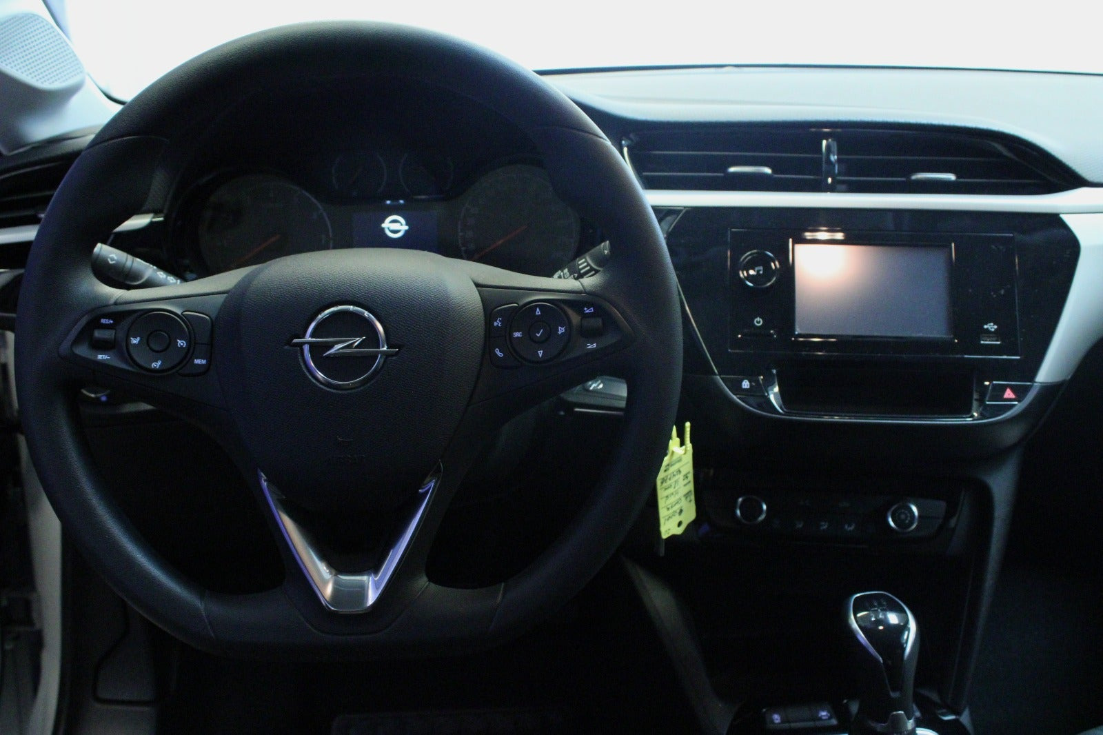Hvid Opel Corsa fra 2020