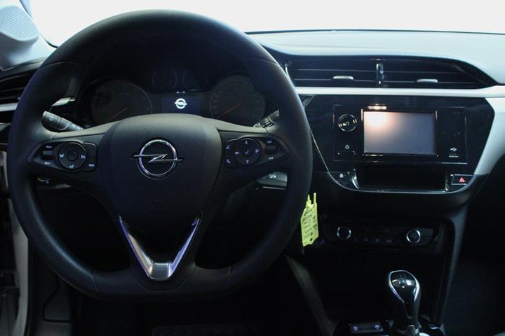 Hvid Opel Corsa fra 2020