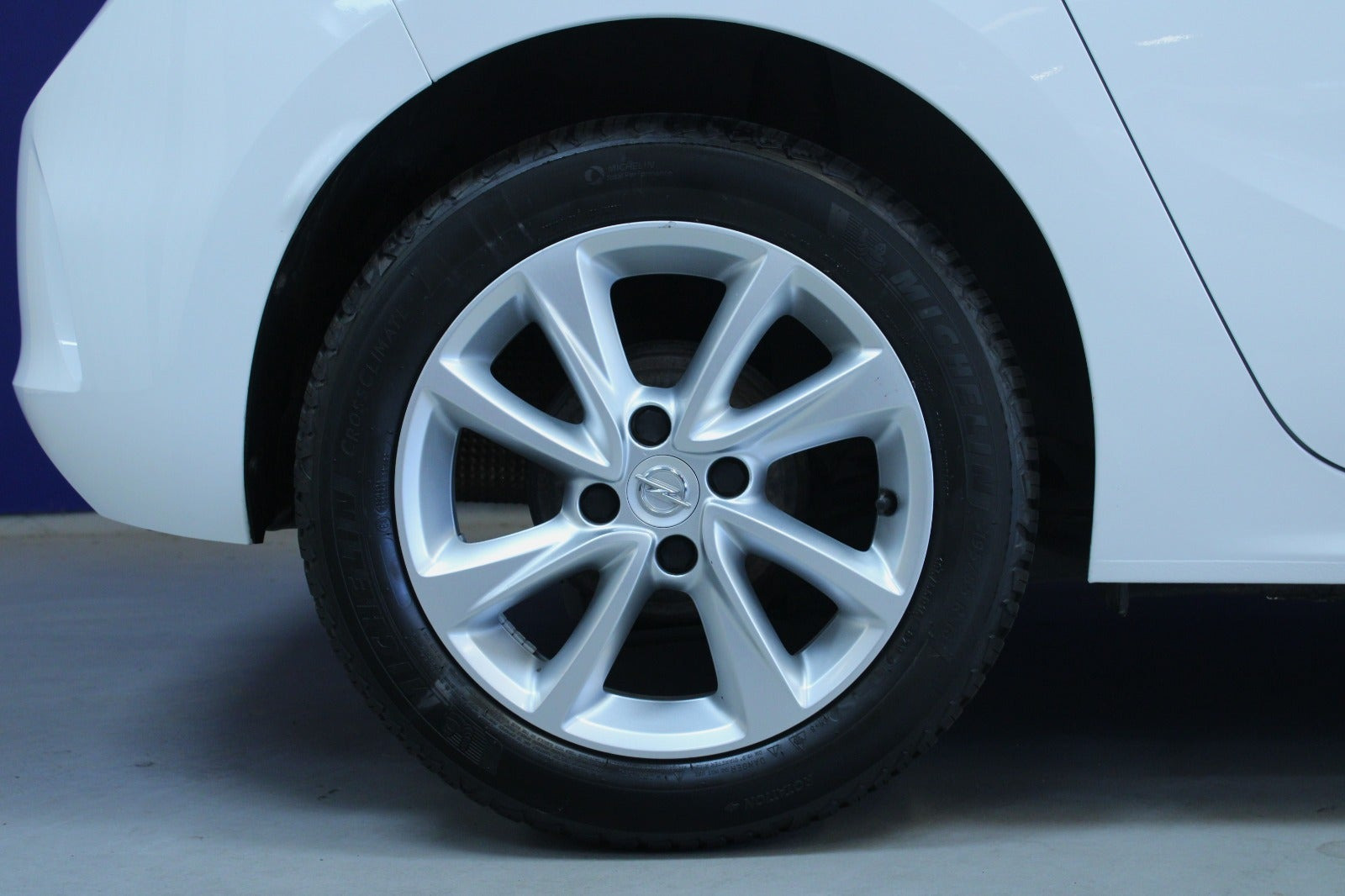 Hvid Opel Corsa fra 2020