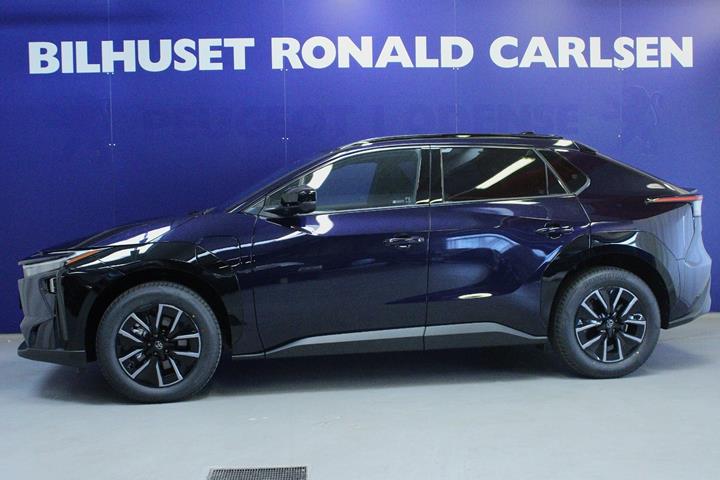 Blå Toyota BZ4X fra 2026