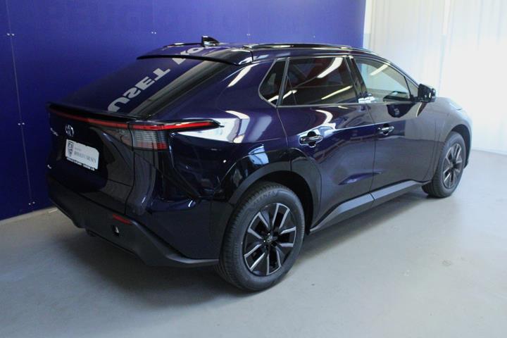 Blå Toyota BZ4X fra 2026