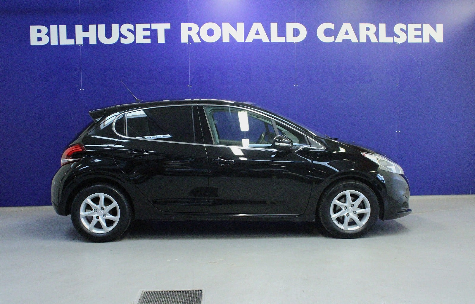 Sort Peugeot 208 fra 2019