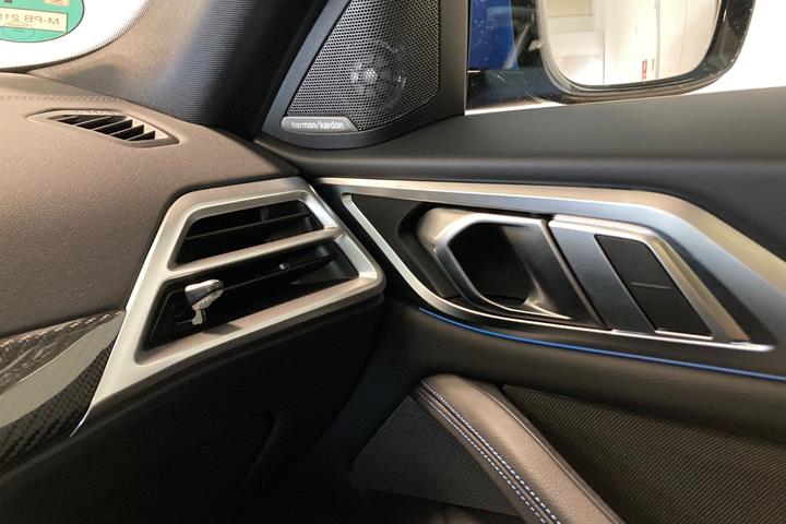 Blå BMW i4 fra 2025
