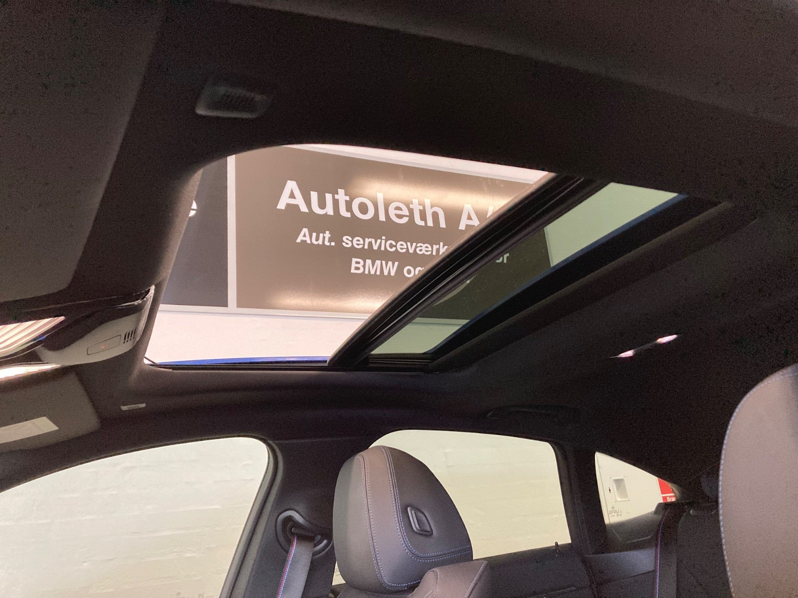 Blå BMW i4 fra 2025