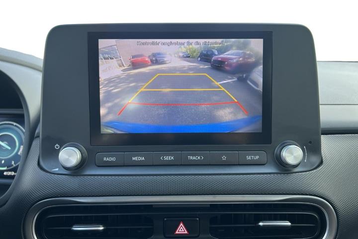Blå Hyundai Kona fra 2022