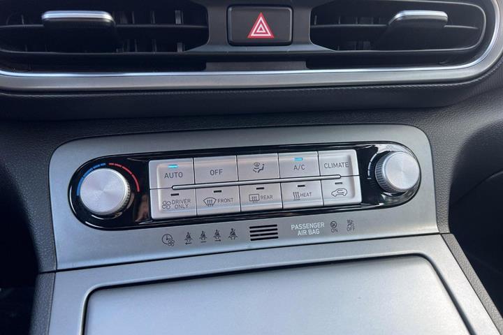 Blå Hyundai Kona fra 2022