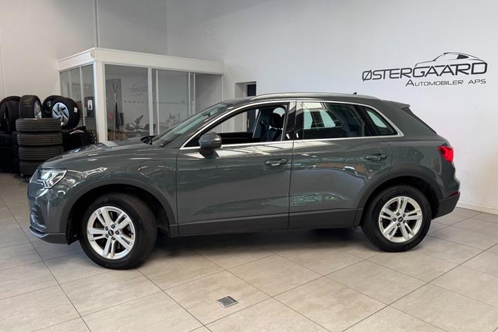 Grå Audi Q3 fra 2022