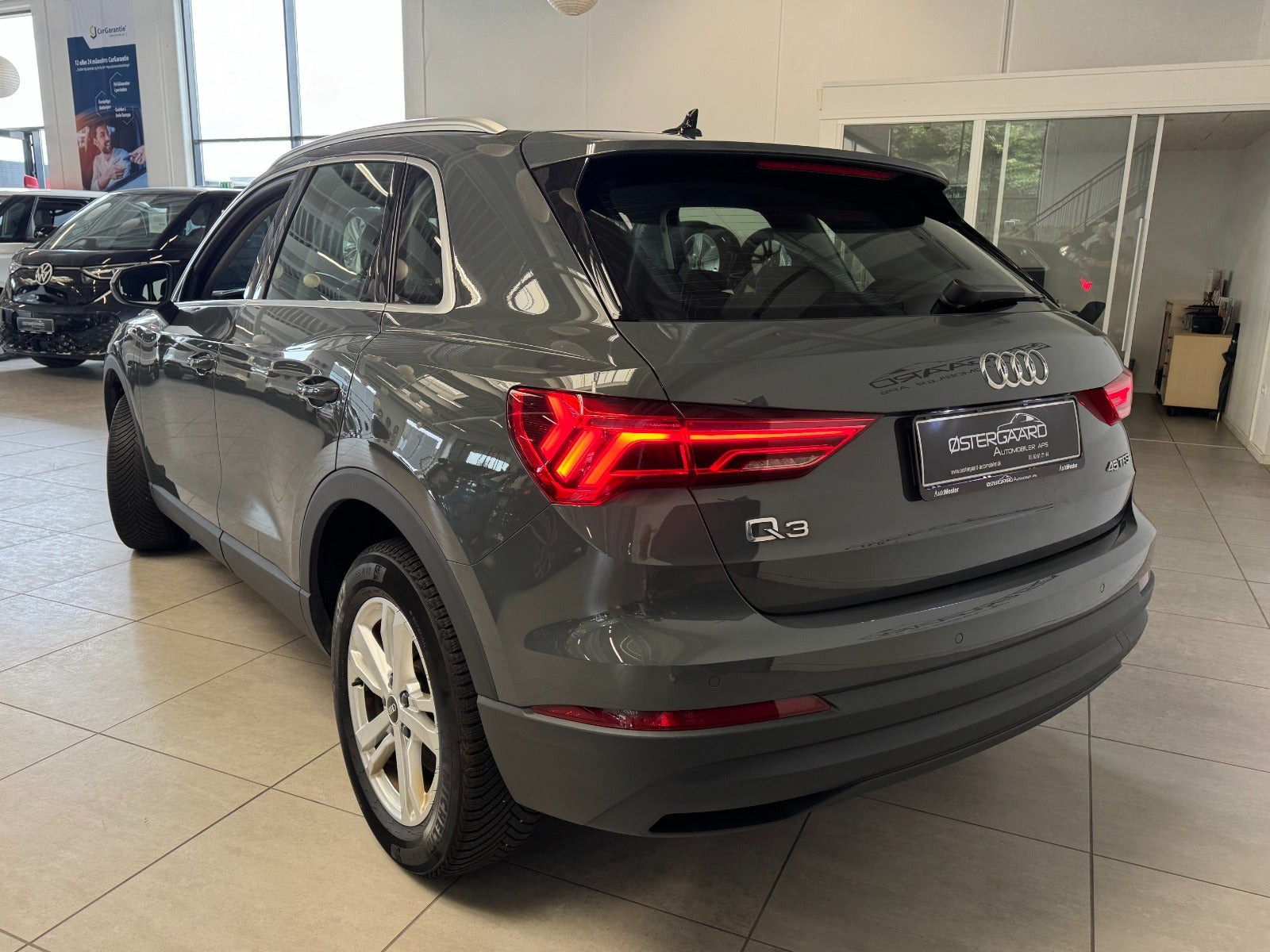 Grå Audi Q3 fra 2022