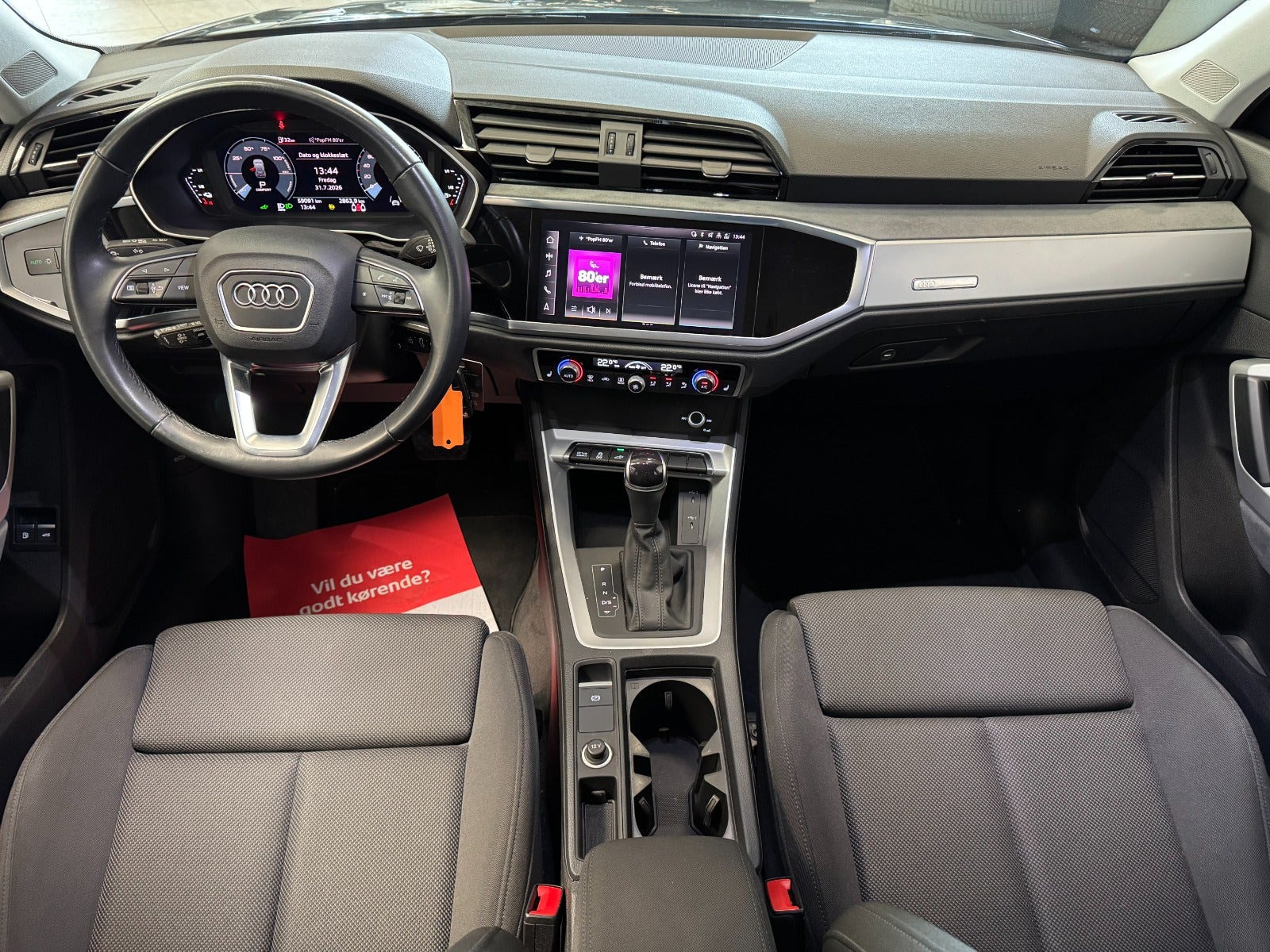 Grå Audi Q3 fra 2022