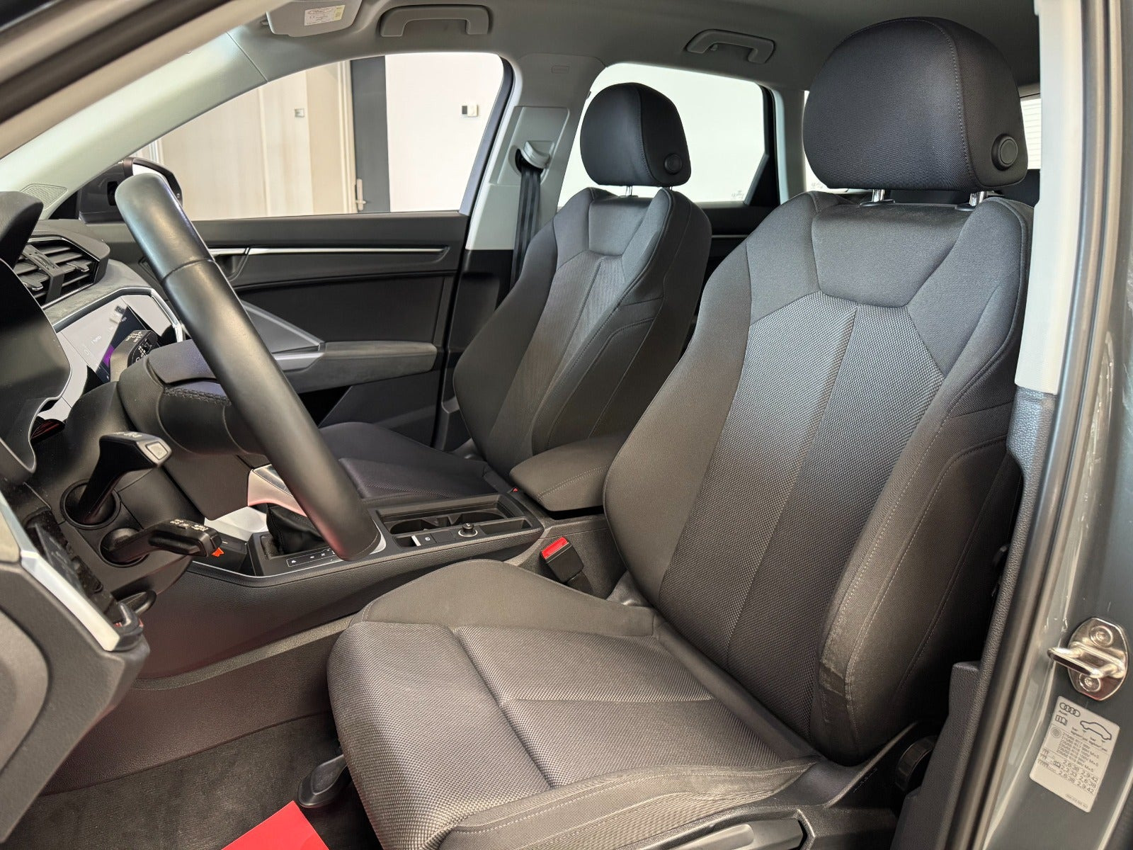 Grå Audi Q3 fra 2022