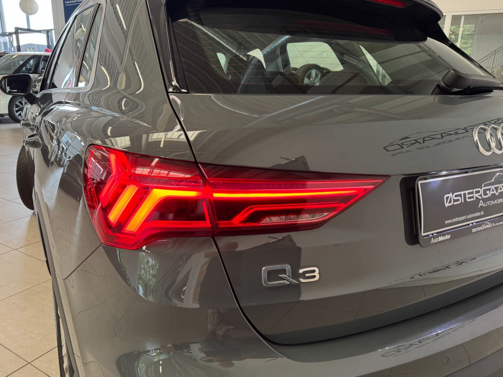 Grå Audi Q3 fra 2022