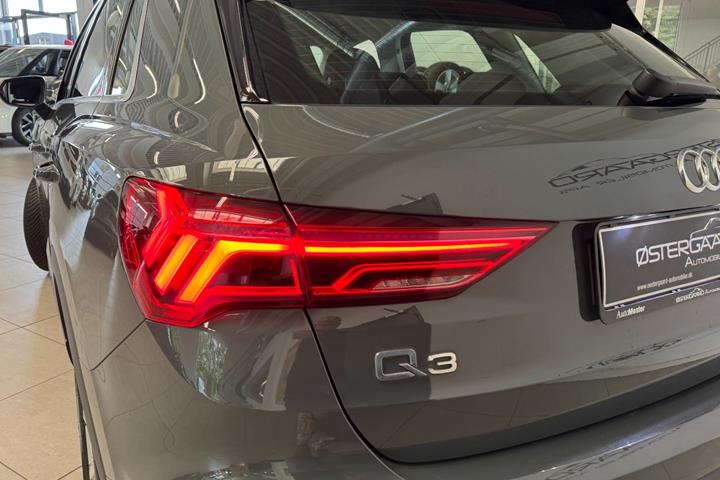 Grå Audi Q3 fra 2022