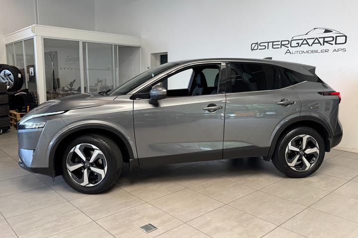 Grå Nissan Qashqai fra 2023