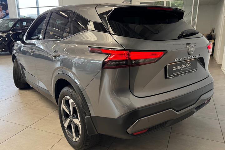 Grå Nissan Qashqai fra 2023