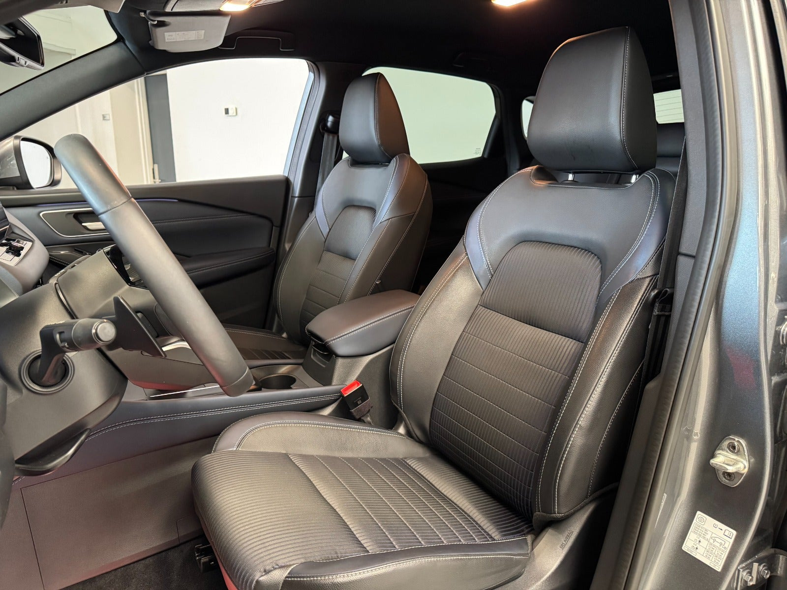 Grå Nissan Qashqai fra 2023